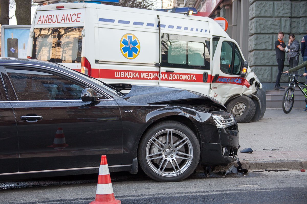 7 апреля приблизительно в 16:50 произошло крупное ДТП 7 апреля приблизительно в 16:50 произошло крупное ДТП