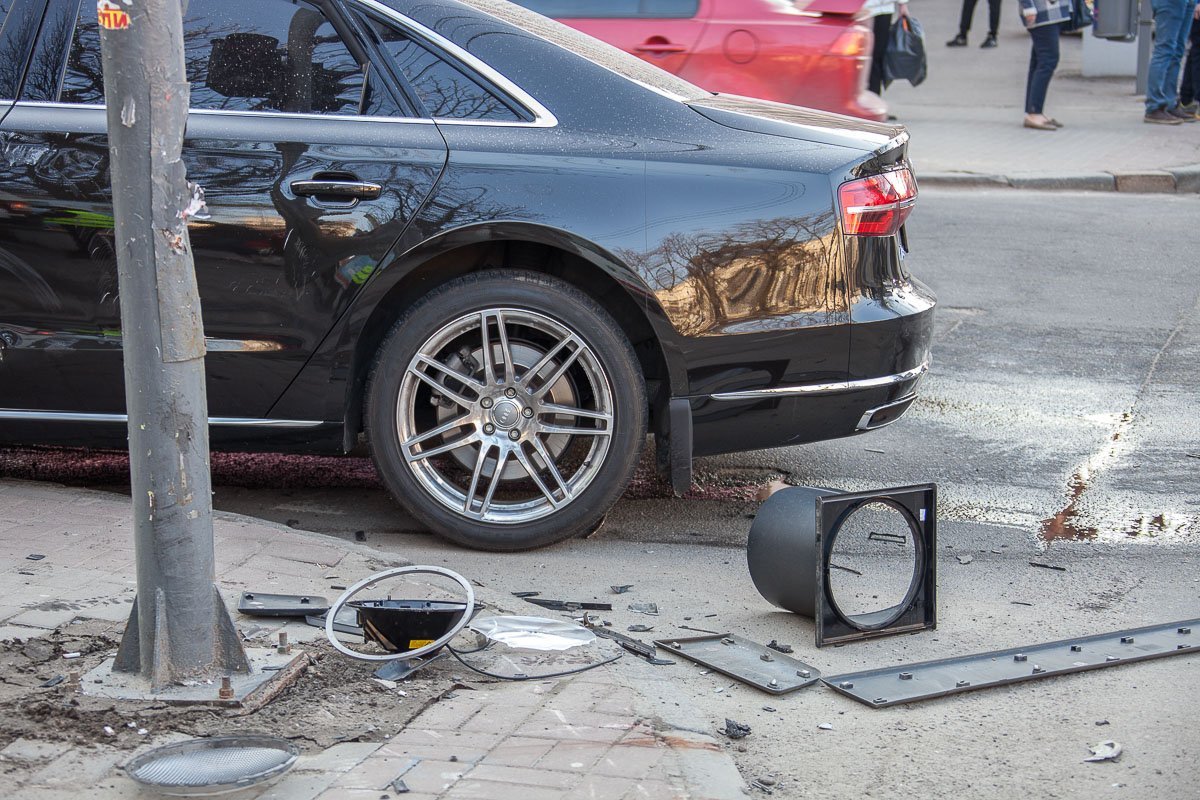 Водитель иномарки от госпитализации отказался Водитель иномарки от госпитализации отказался