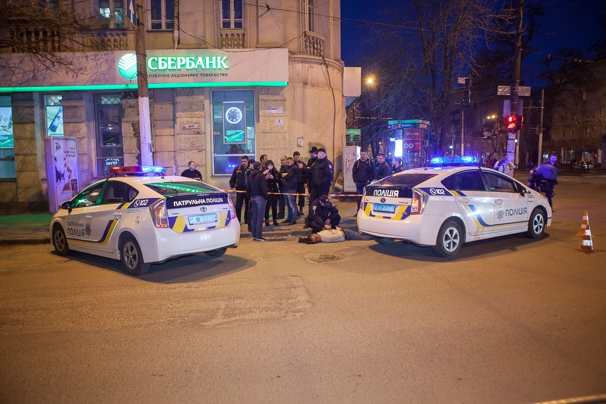 При задержании мужчина оказывал бурное сопротивление При задержании мужчина оказывал бурное сопротивление