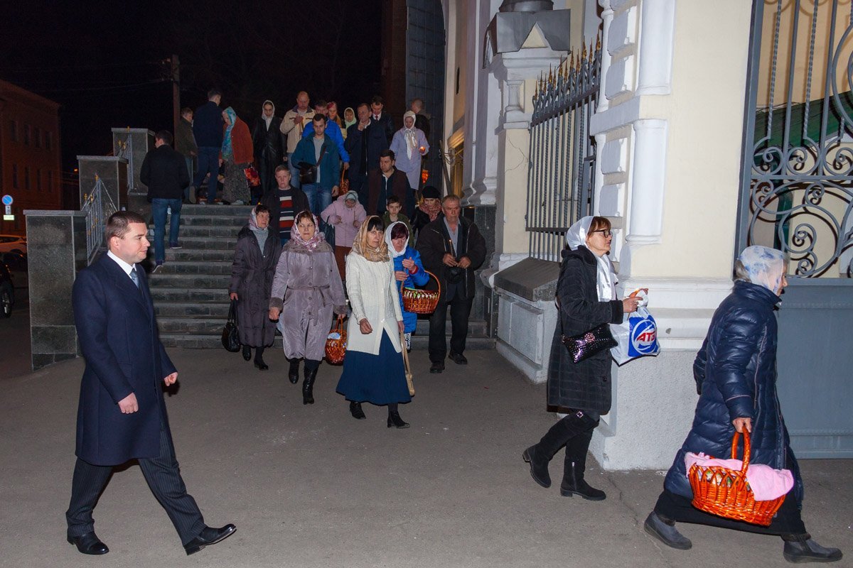 Женщины должны быть одеты строго