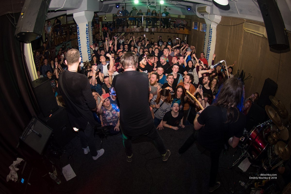 Музыканты играют в необычном стиле - гуцул-метал Музыканты играют в необычном стиле - гуцул-метал