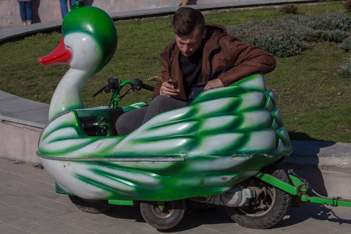 Если ты грустненький, даже уточка не поможет Если ты грустненький, даже уточка не поможет