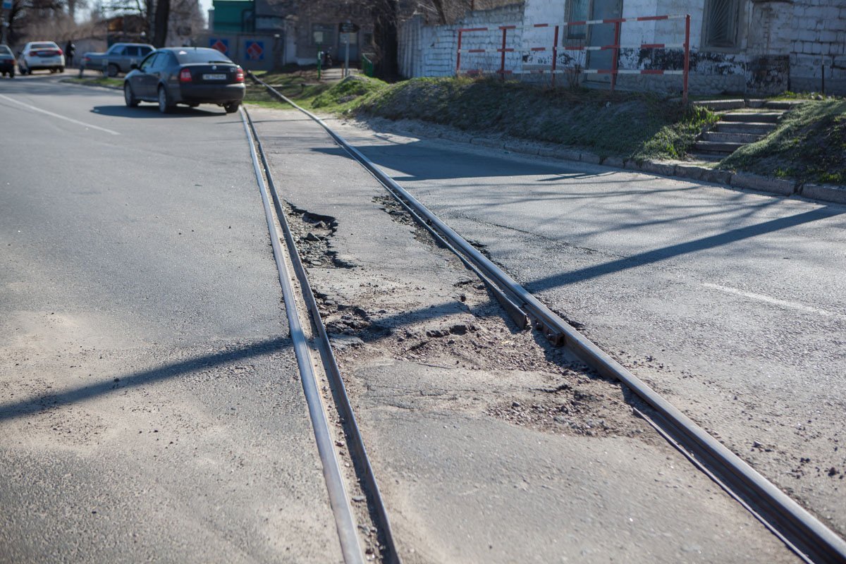 Улица Маяковского расположена на Правом берегу Днепра и проходит от завода Калинина до городской больницы №2