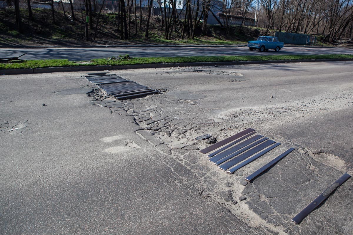Можно дорогу сразу заливать металлом, че