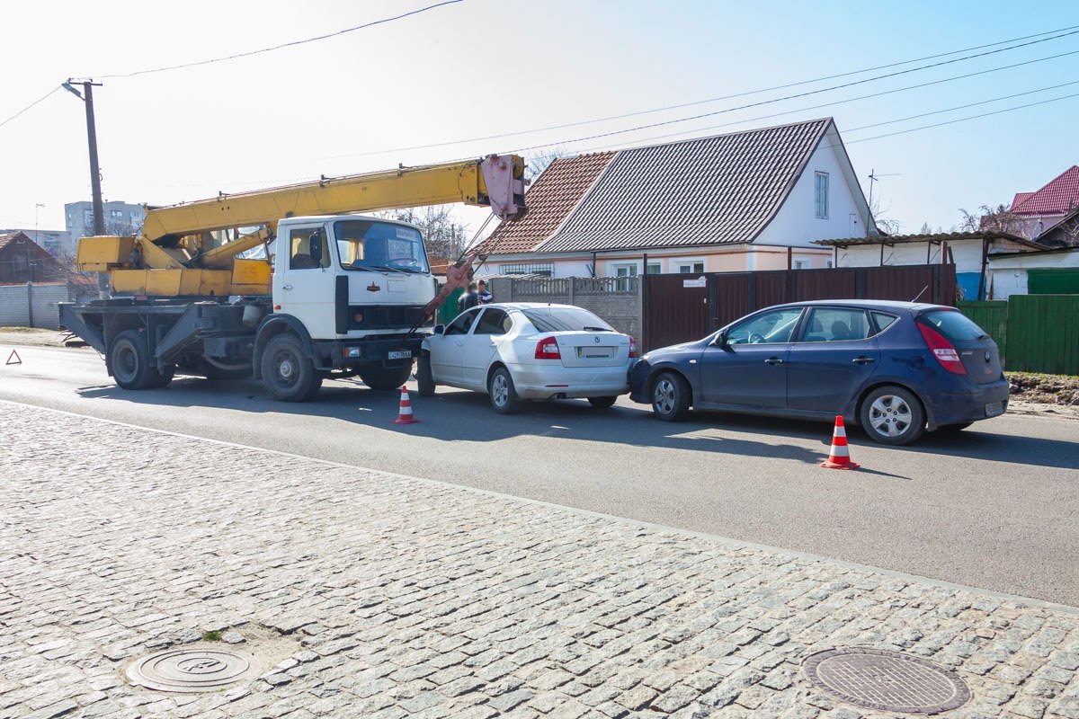 На улице Байкальской произошло ДТП с участием 4 автомобилей: МАЗ, Ford, Hyundai и Skoda. На улице Байкальской произошло ДТП с участием 4 автомобилей: МАЗ, Ford, Hyundai и Skoda.