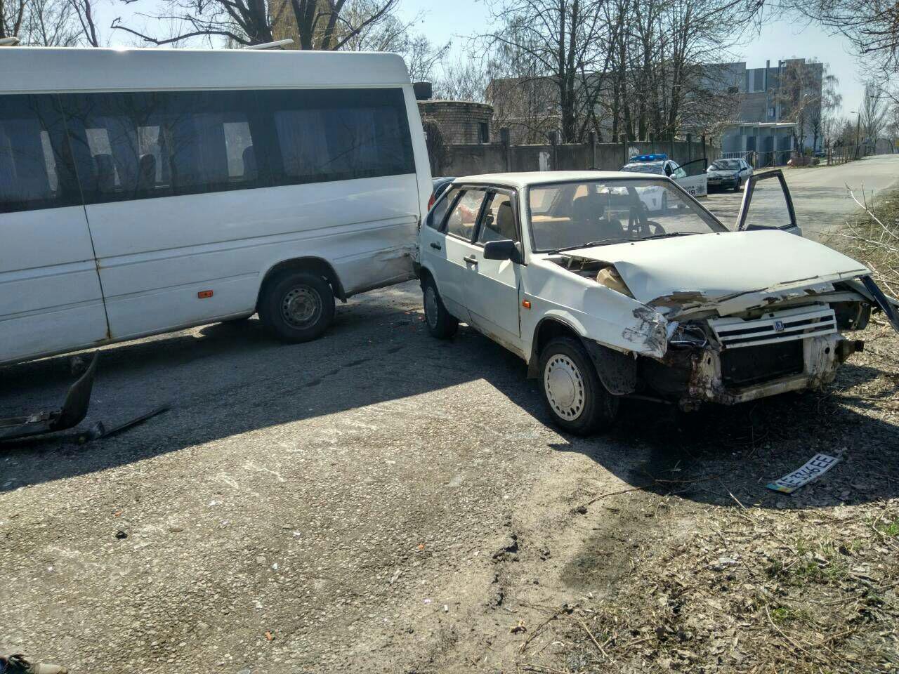 В салоне обеих транспортных средств были пассажиры, но обошлось без пострадавших