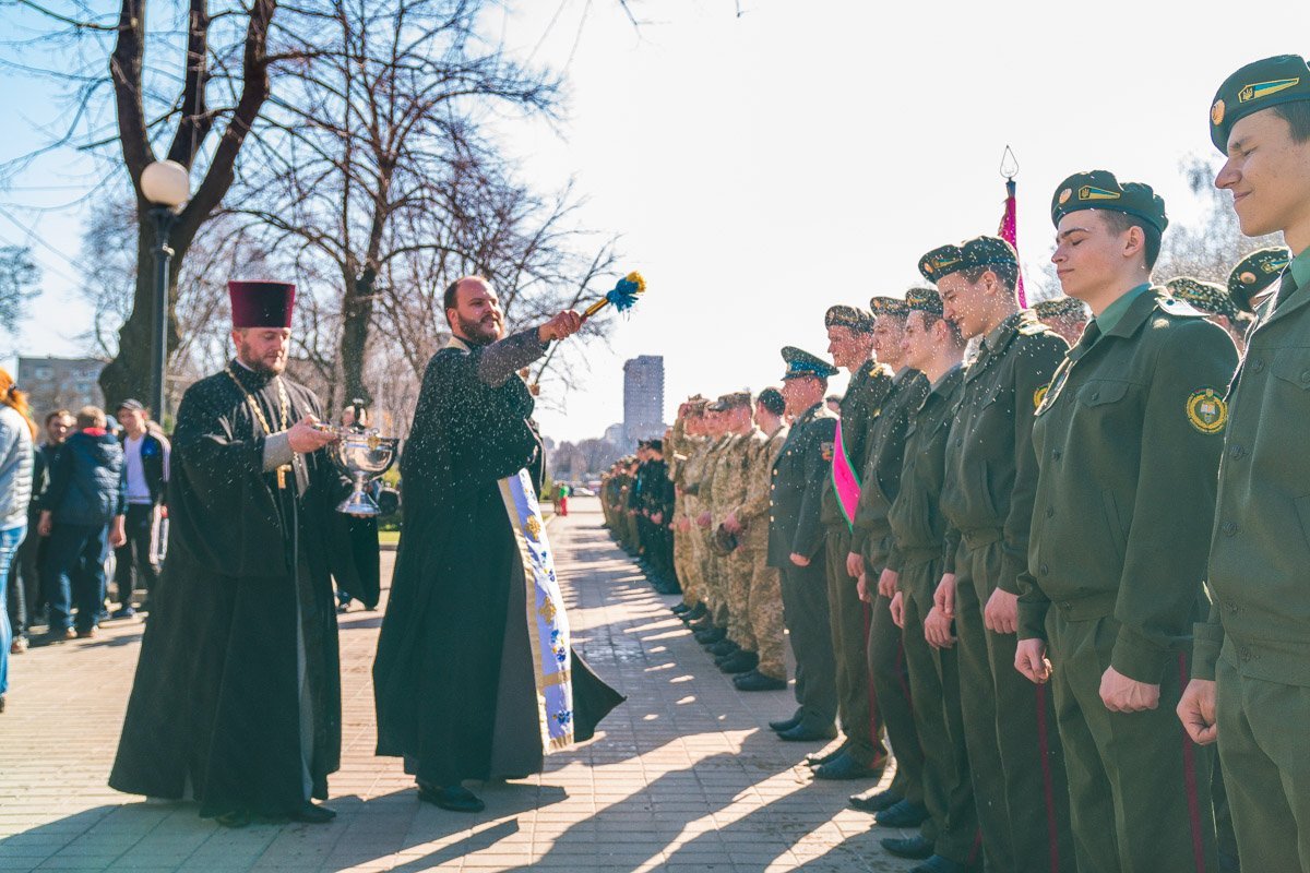 Всех будущих воинов окропили святой водой Всех будущих воинов окропили святой водой