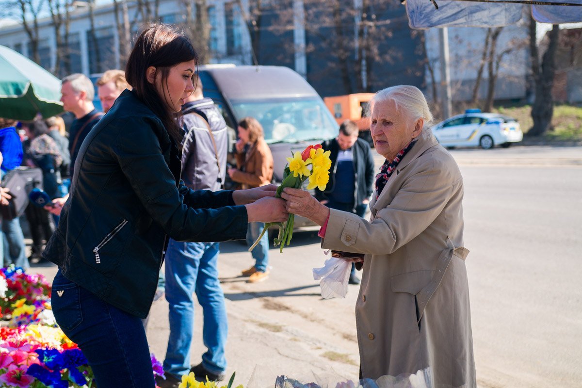 Во время рейда на рынке все равно находились свои покупатели