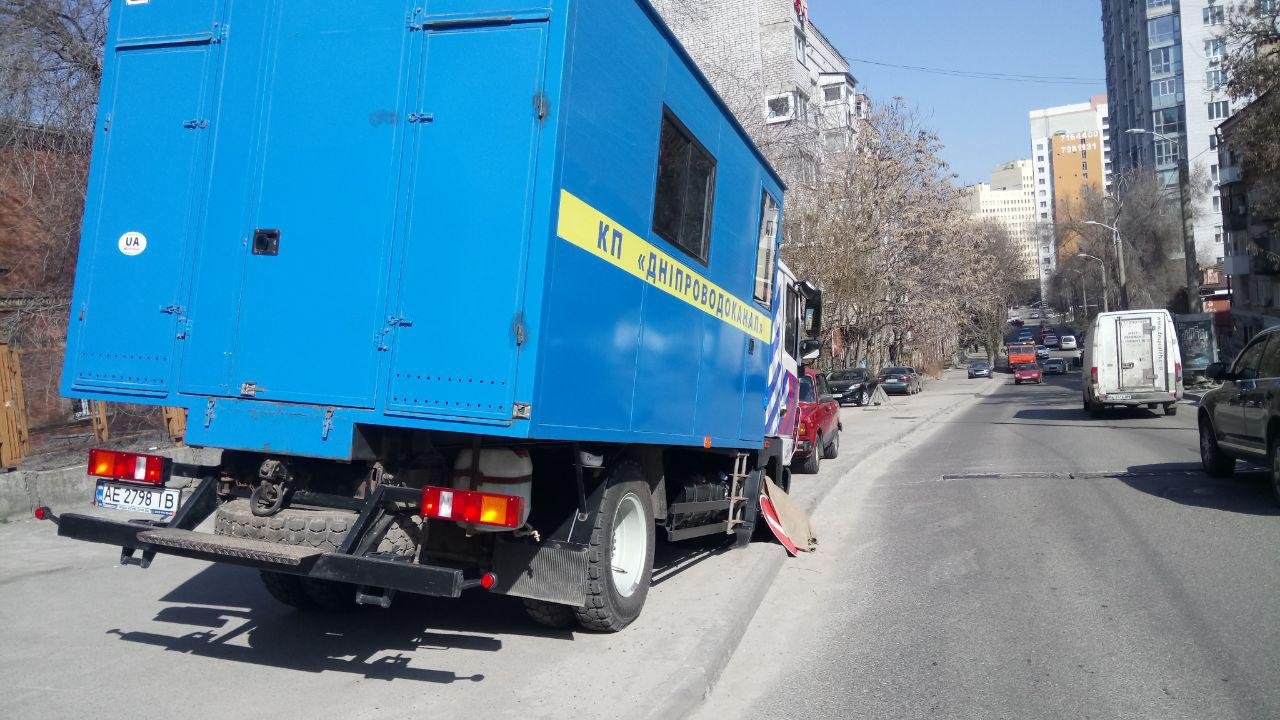 Движению коммунальное авто не мешает Движению коммунальное авто не мешает