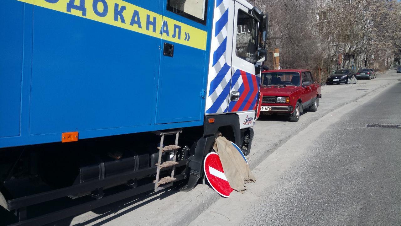 Колесо прикрыли знаками Колесо прикрыли знаками