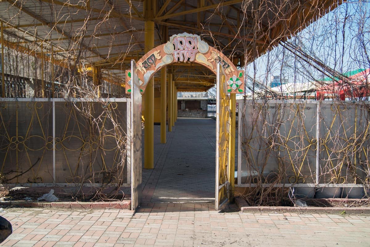 В 11:00 там не было посетителей, а персонал убирал территорию В 11:00 там не было посетителей, а персонал убирал территорию