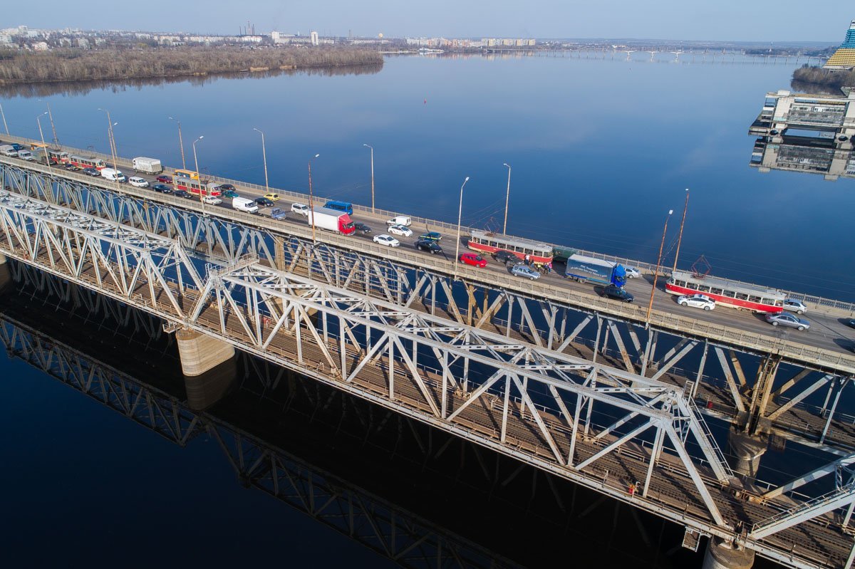 На Старом мосту случилось ДТП с трамваем и двумя автомобилями 