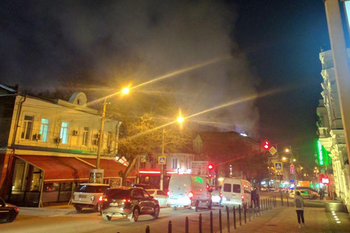 Дым окутал близлежащие улицы