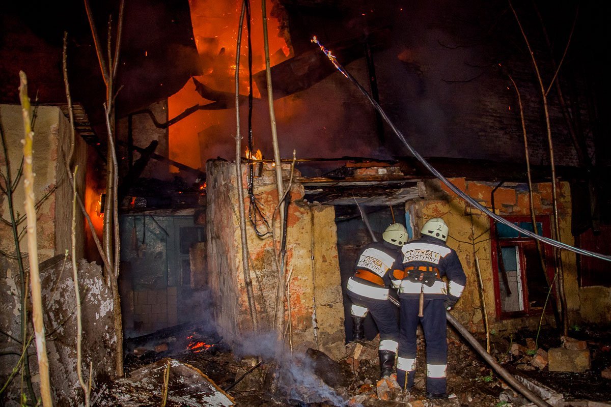 Внутри здания могли находится люди без определенного места жительства Внутри здания могли находится люди без определенного места жительства