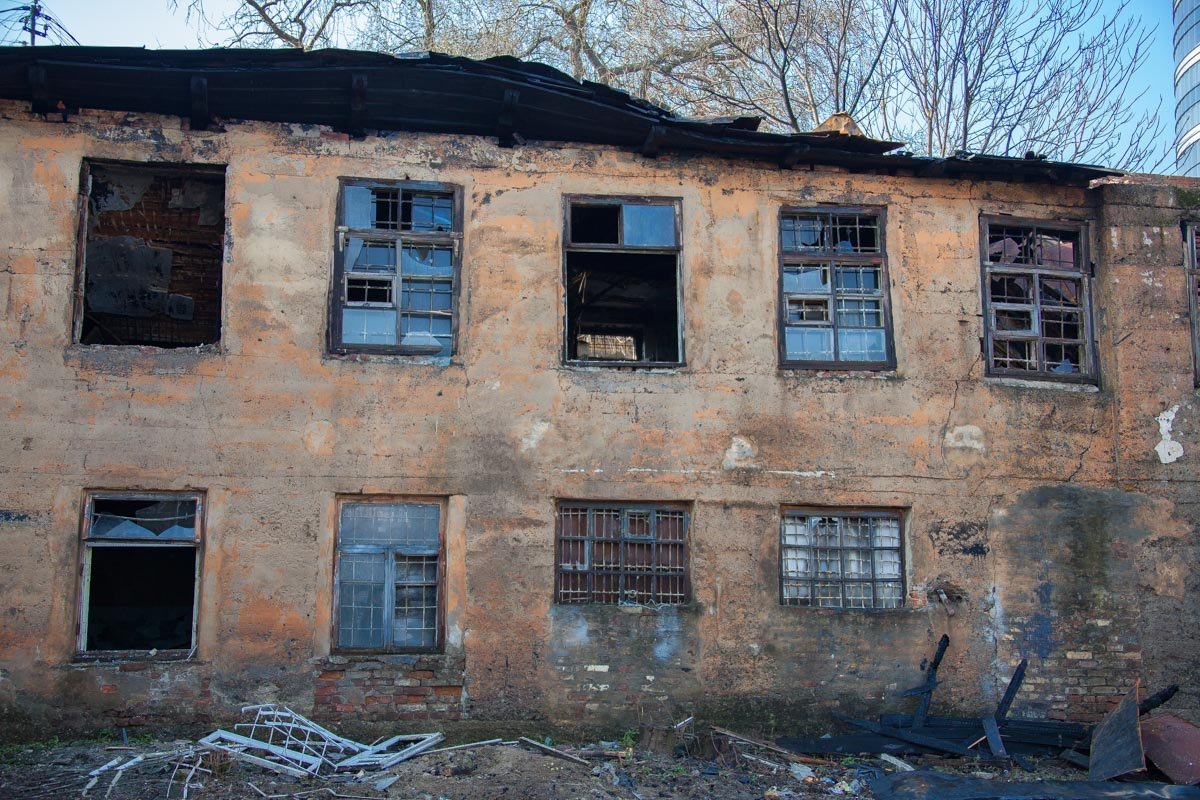Возгорание произошло в заброшенном здании Возгорание произошло в заброшенном здании