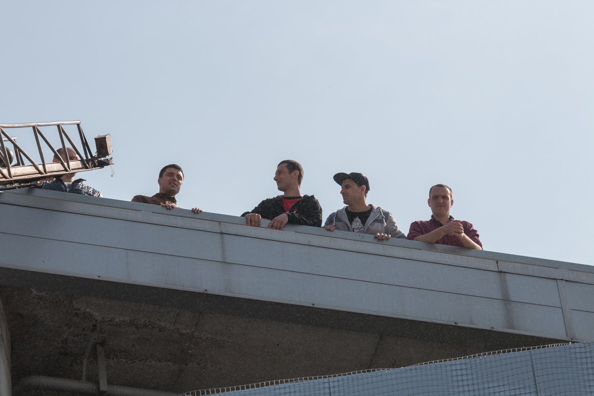 Некоторых пришлось снимать с верхних этажей Некоторых пришлось снимать с верхних этажей