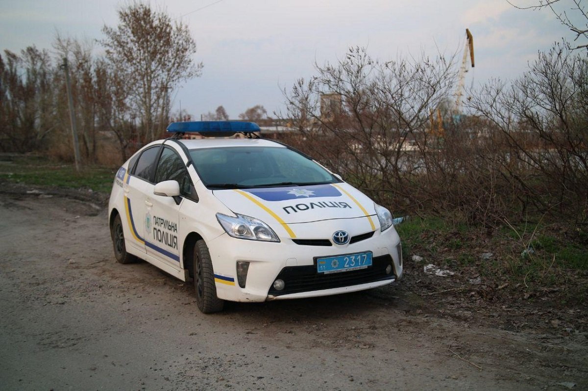 Один из парней вызвал на место правоохранителей Один из парней вызвал на место правоохранителей