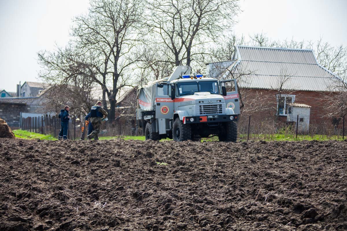 Местность была заранее проверена и подготовлена Местность была заранее проверена и подготовлена