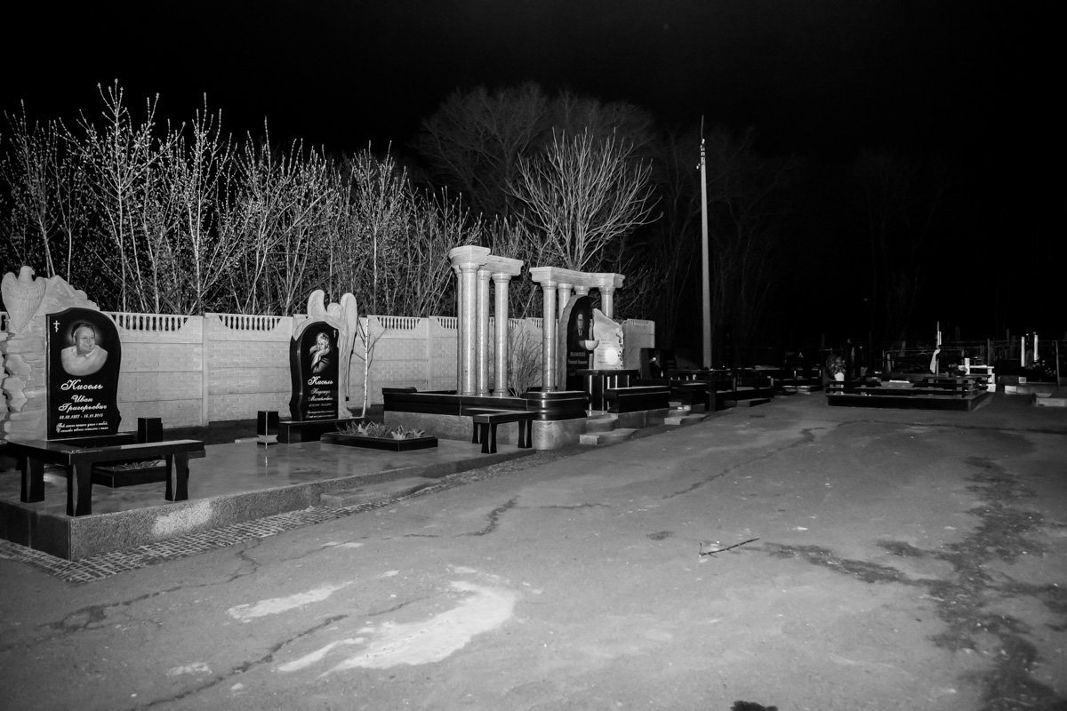 В пятницу 13 на Сурско-Литовском кладбище жутко, но в то же время тихо и спокойно