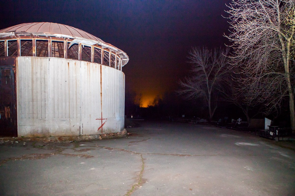Здесь, в тишине, от всей суеты спряталось солнце, а мистика в том, что на дворе два часа ночи