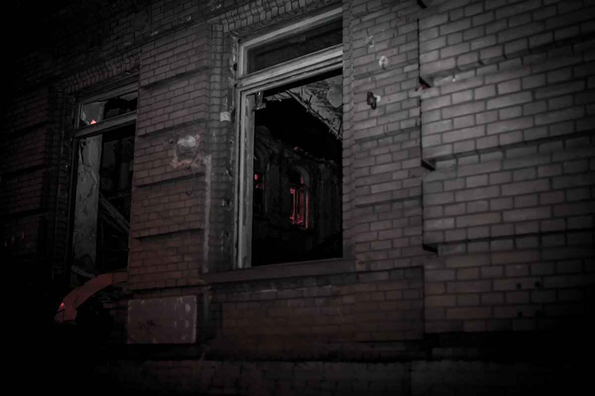 Горожане рассказывают, что иногда между руинами можно увидеть призраков, напоминающих об умерших в больнице пациентах