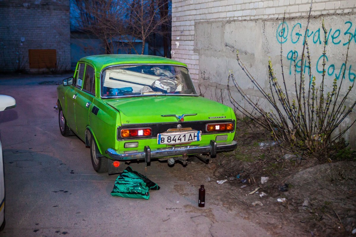 Автомобиль обнаружили во дворе дома на Запорожском шоссе, 38 Автомобиль обнаружили во дворе дома на Запорожском шоссе, 38