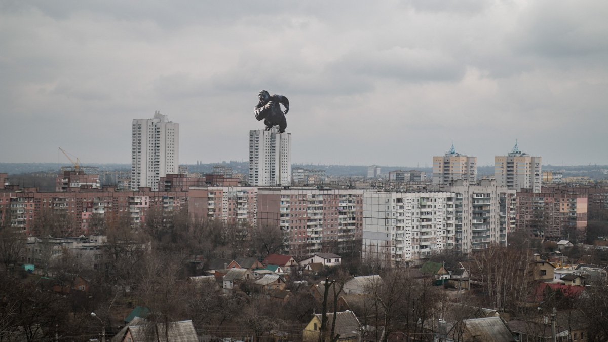 На Левом свое место должен знать каждый, даже Кинг-Конг