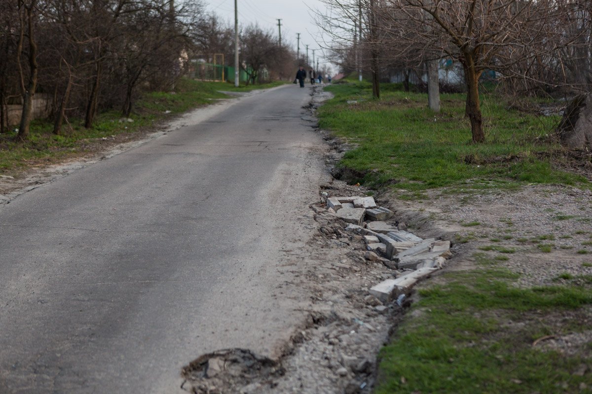 Дорога разваливается на глазах Дорога разваливается на глазах