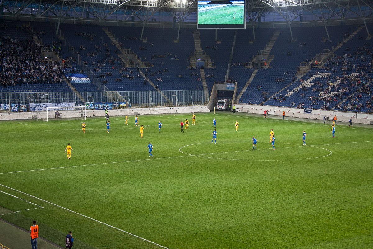 На «Днепр-Арене» проходила заключительная в этом сезоне встреча двух команд из Днепра На «Днепр-Арене» проходила заключительная в этом сезоне встреча двух команд из Днепра