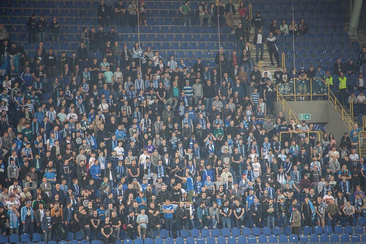 Матч проходил под стук барабанов Матч проходил под стук барабанов