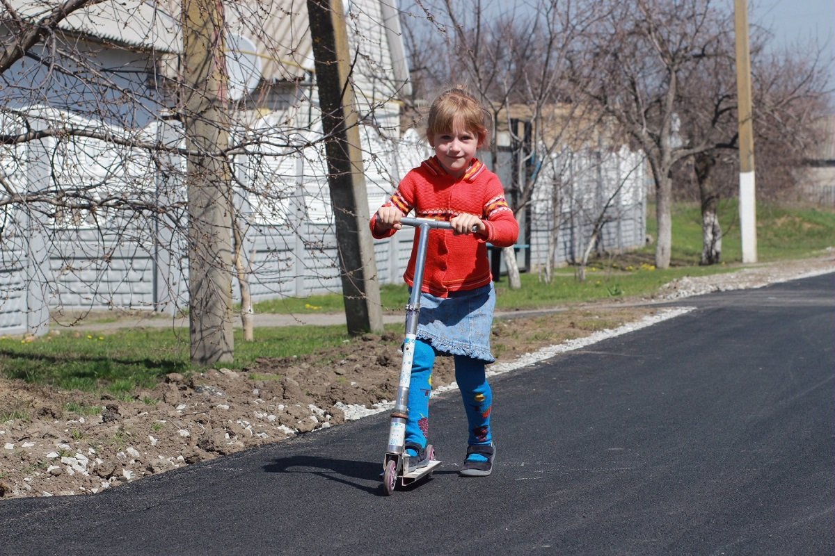 Обновленным дорогам рады и взрослые, и дети Обновленным дорогам рады и взрослые, и дети