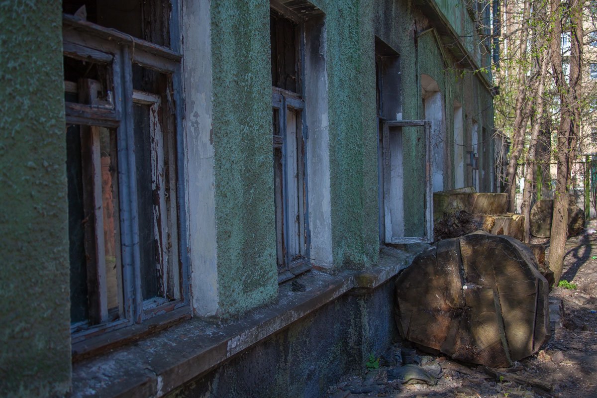 Здание выглядит мрачно Здание выглядит мрачно