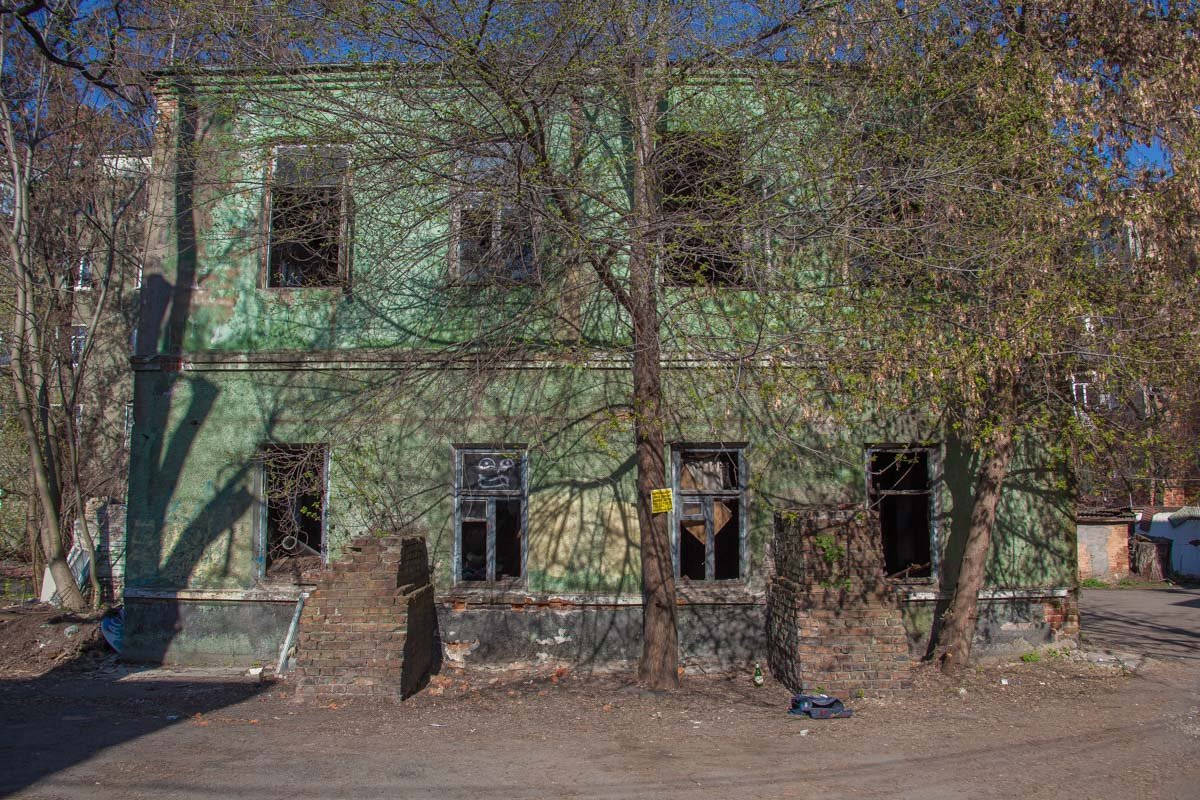 Жители соседнего дома рассказали, что каждую зиму здесь погибает несколько человек Жители соседнего дома рассказали, что каждую зиму здесь погибает несколько человек