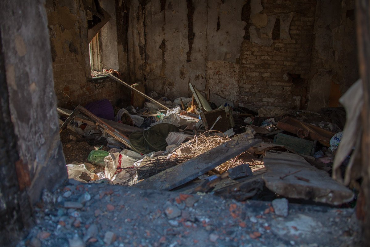 Разруха, мусор, серость Разруха, мусор, серость