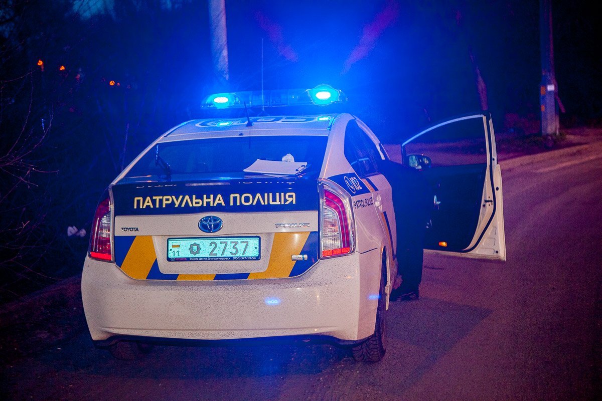 Нарушителя правопорядка доставили в отделение полиции