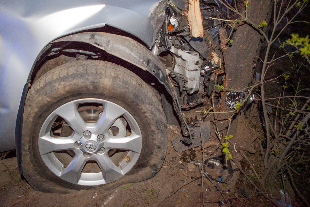 Автомобиль получил сильные механические повреждения