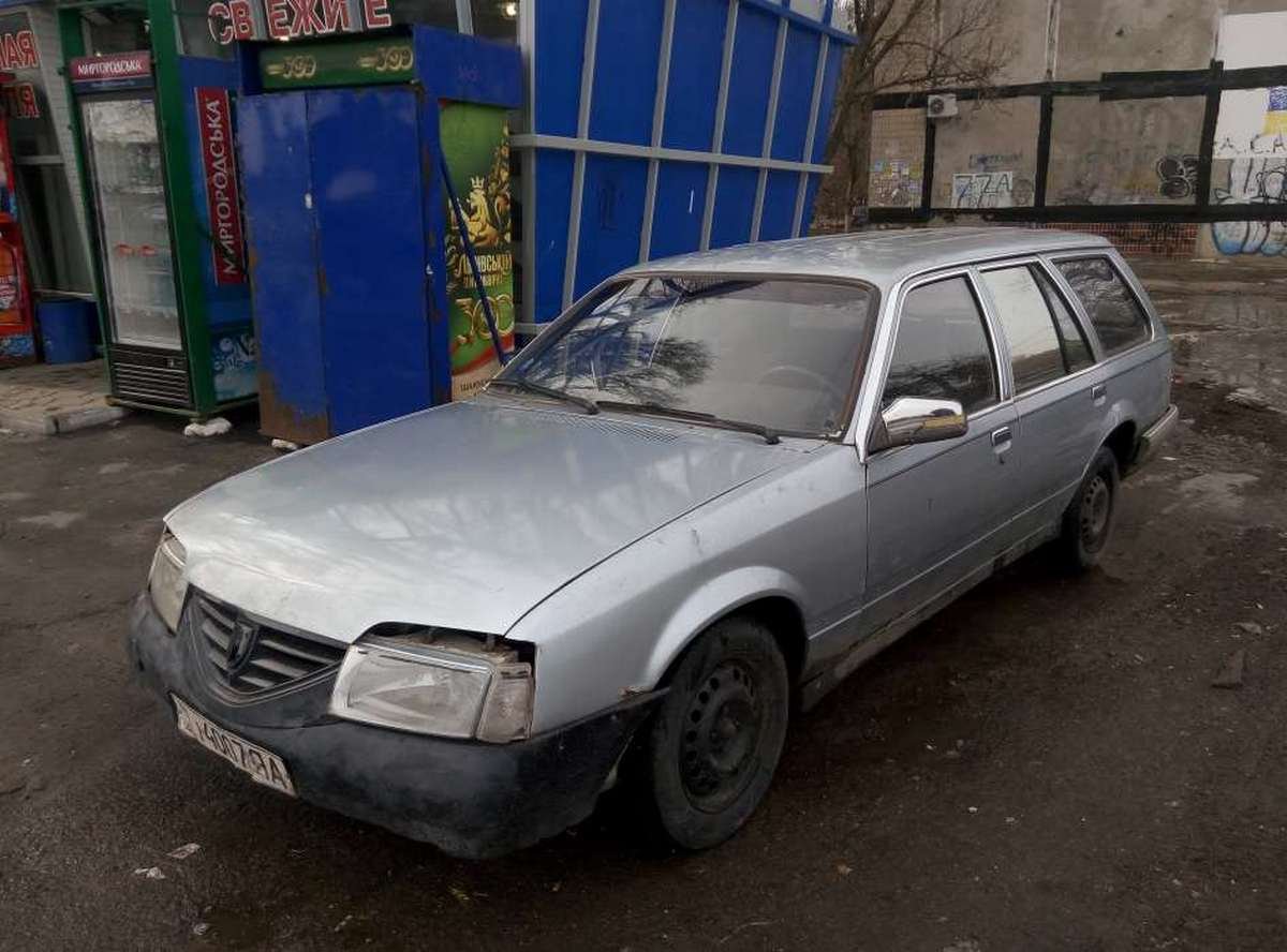 Объем двигателя у автомобиля - 2000 см³