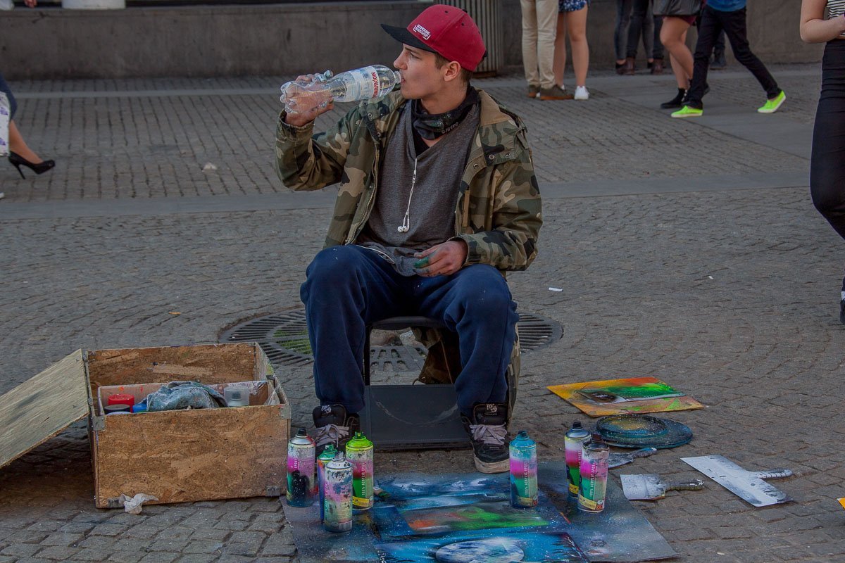 Неизвестный уличный художник