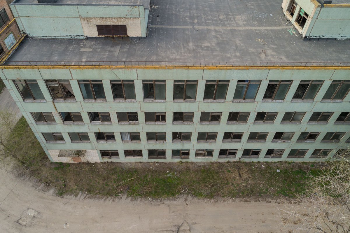 Безликое и печальное здание тоже хочет жить Безликое и печальное здание тоже хочет жить