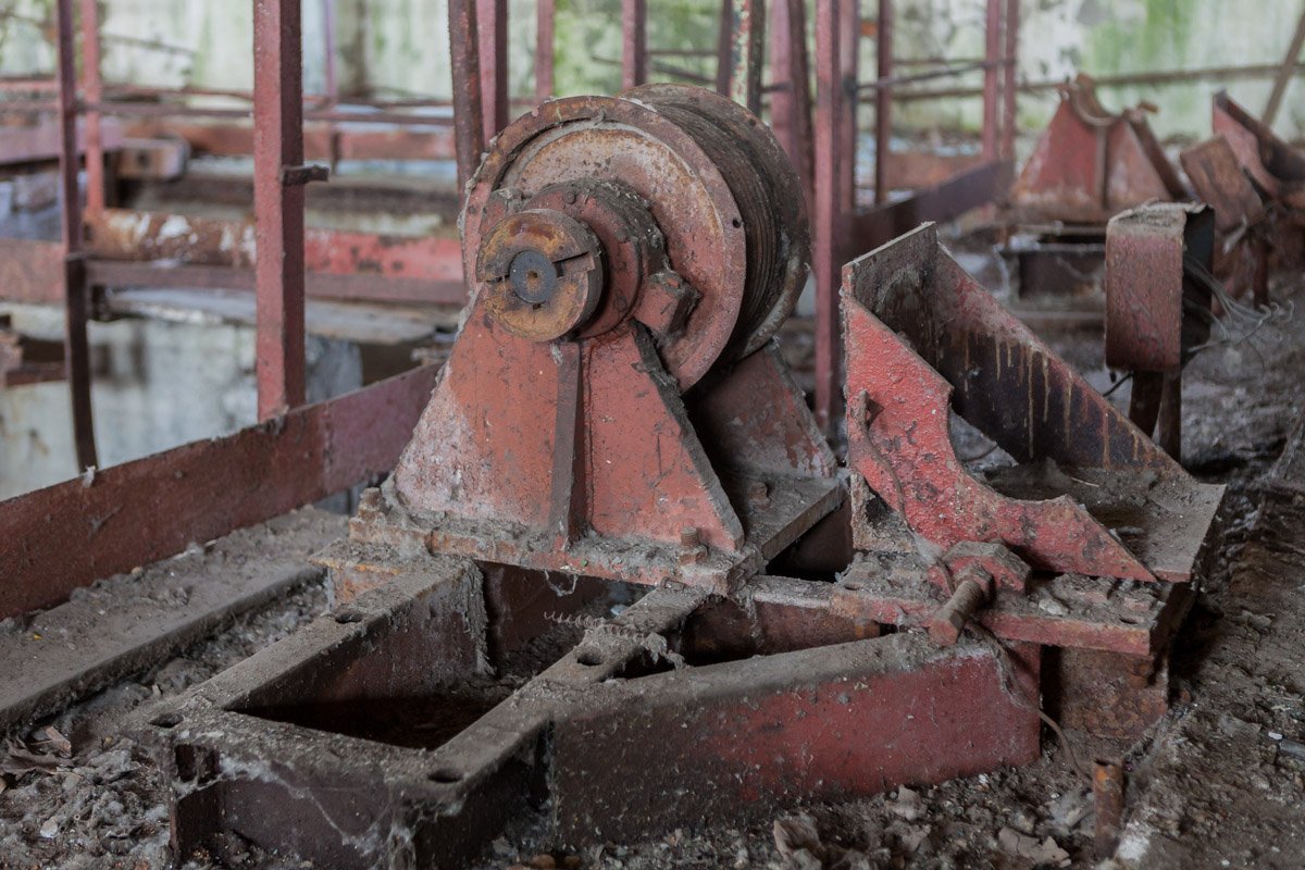 Ты замечал когда-нибудь — если вернешься домой после каникул, кажется, что вся мебель, книги, радио злятся на тебя, как брошенные кошки? Ты для них уже умер. Чувствуешь? Не дом, а морг. Ты замечал когда-нибудь — если вернешься домой после каникул, кажется, что вся мебель, книги, радио злятся на тебя, как брошенные кошки? Ты для них уже умер. Чувствуешь? Не дом, а морг.
