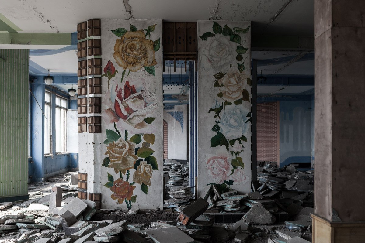 Контраст прекрасного с увядающим Контраст прекрасного с увядающим