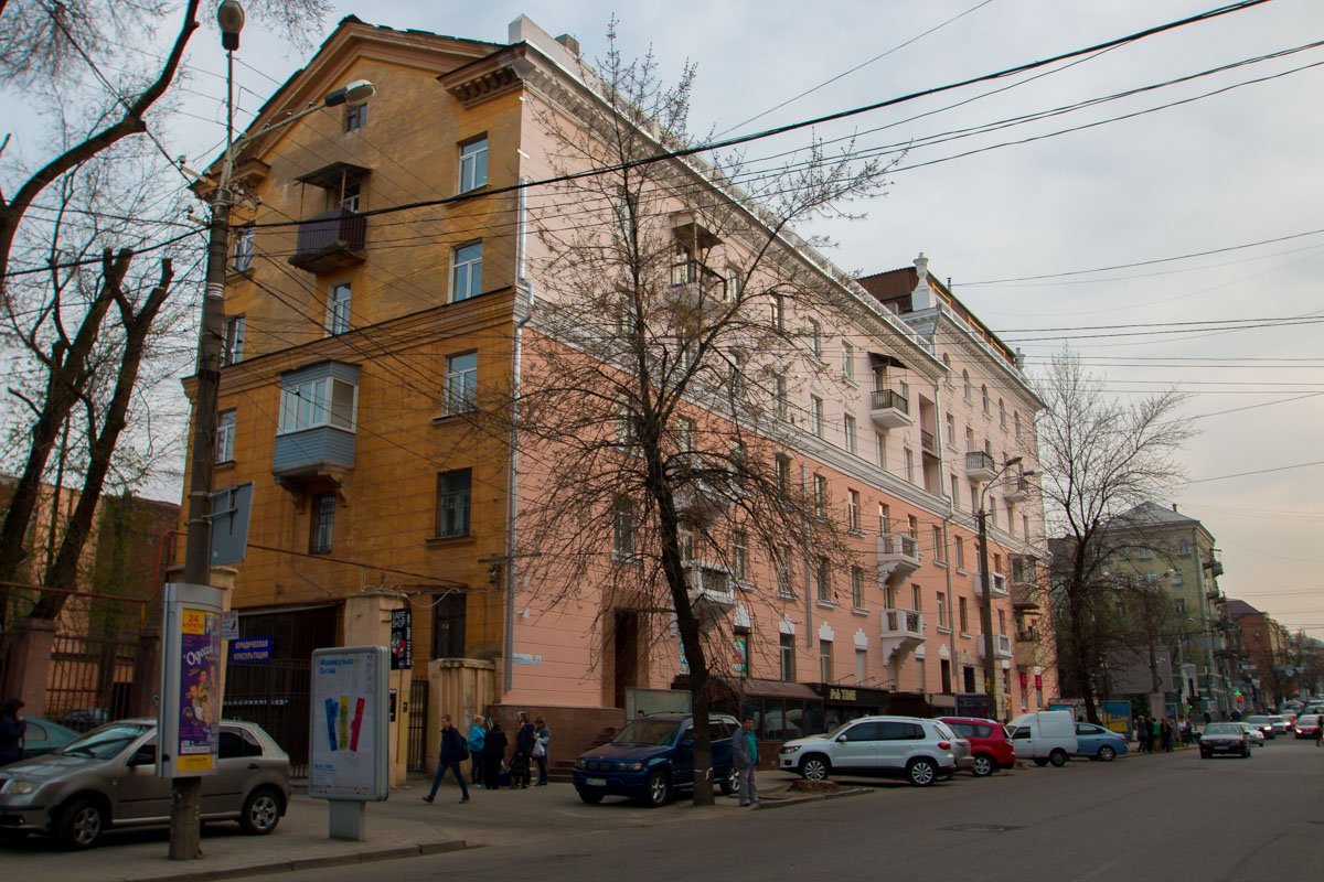 Сколько закатов сияло над этой крышей... Сколько закатов сияло над этой крышей...