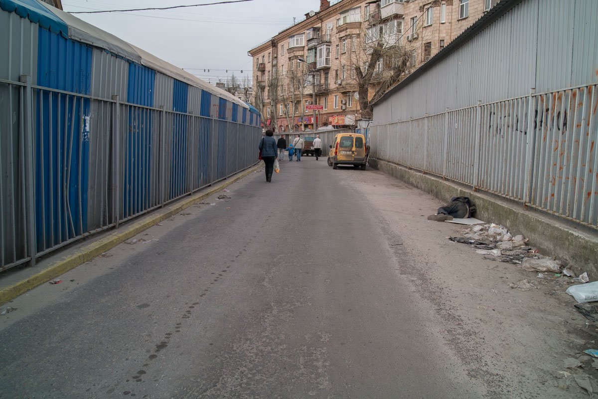 В закоулках дорога выглядит лучше