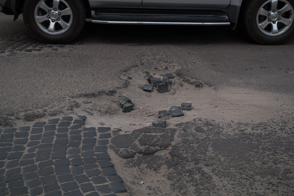 Брусчатка сдает позиции