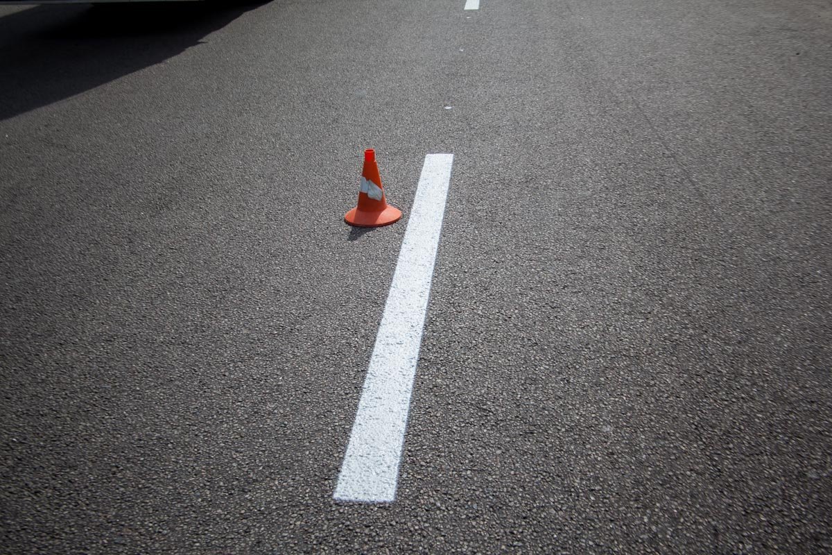 Обычную краску приходится наносить до двух раз в год, поскольку она нестойкая Обычную краску приходится наносить до двух раз в год, поскольку она нестойкая