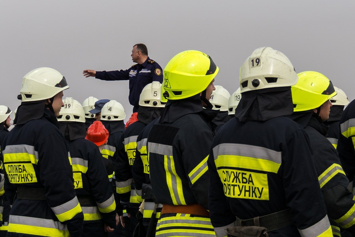 17 апреля в 10:00 на Фестивальный причал вышли десятки спасателей 17 апреля в 10:00 на Фестивальный причал вышли десятки спасателей