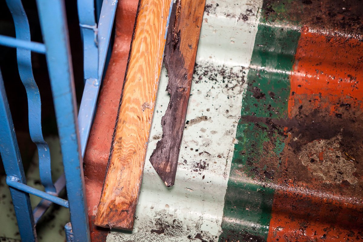 Огонь был на столько сильным, что затронул двери соседней квартиры