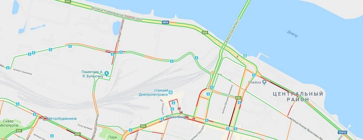 В районе ж/д вокзала также затруднено движение В районе ж/д вокзала также затруднено движение