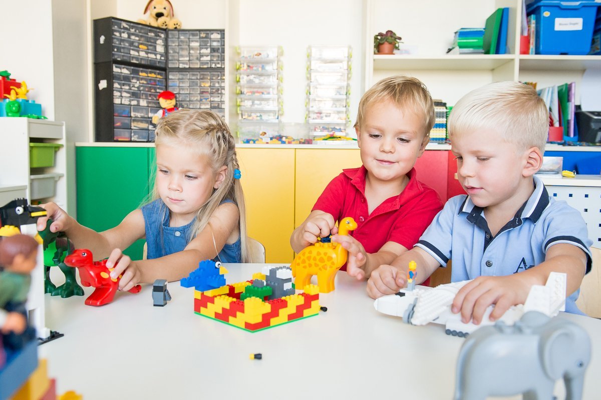 На занятиях в Технической студии дети учатся концентрации и внимательности