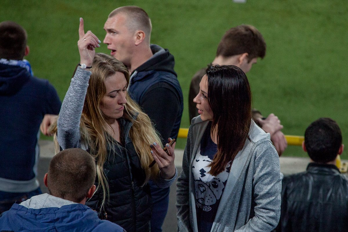 Кто там сказал, что девушкам не место на футболе?